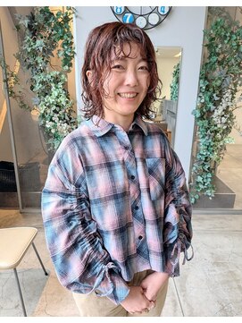 ワイビー グリーン リル(y.be green rel) こなれたミディアムレイヤースタイル