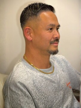 クロップヘア ビジネスヘア 刈り上げ スキンフェード 30代 40代