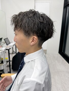 ビューナゴヤ 名駅(VIEW NAGOYA) スパイキーショート/波巻きパーマ/サーフカール/メンズ/フェード