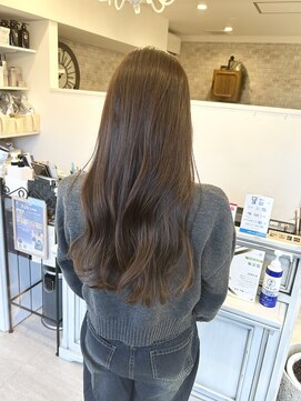 ヴィアスヘアー(vias hair) ベージュ系の白髪活かしカラーで作るロングスタイル