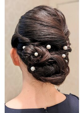 ビューティーセラーバイハリウッド(BEAUTY CELLAR BY HOLLYWOOD) シニヨン・アップ