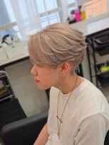 ラピス 名古屋駅前店(Lapis)&nbsp;ホワイトシルバー/センターパート/メンズブリーチカラー