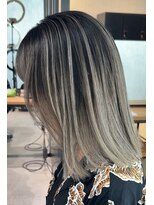 サロウィン 下北沢(SALOWIN)&nbsp;コントラスト強めなグレージュのシャドールーツ