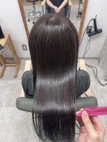 ホロ(holo-)&nbsp;柔らかさのある艶髪ブラウン20代30代40代