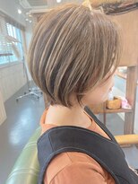 アースエレガンス 田町店(EARTH Elegance)&nbsp;丸みショート、白髪ぼかしカラー