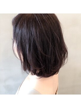 リリ(Riri) ダークカラーフェザーボブ