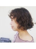 顔周りの毛束感がポイントの揺れパーマ