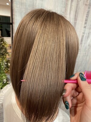 Aujua取扱いサロン◆日本人の髪に合わせて作られたこだわりのトリートメントで、光り輝くツヤ髪へ。
