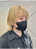 ウルフカット×ブロンドカラー