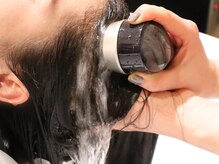 marbbの超微細な気泡がキューティクルの隙間や毛穴に入り込み、皮脂汚れなどを徹底洗浄【マイクロバブル】