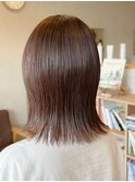 するりと曲線なくびれが上品なエアリーなセミボブスタイル