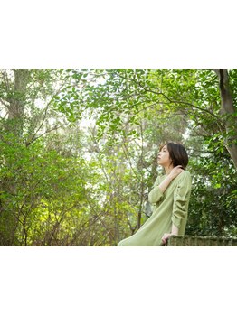 白髪ぼかし/ハイライト～白髪染めまで、幅広い技術で理想の髪色に。茅ヶ崎駅徒歩2分【GOAT_茅ヶ崎】