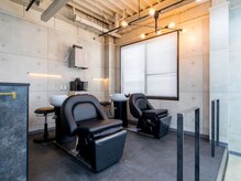 首や腰が痛くならないシャンプー台