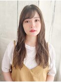 透け感カラーが引き立つ！ラフでおしゃれなセミウエットスタイル