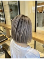 ニーイチイチ(211)&nbsp;ボブ/シルバーグレージュ