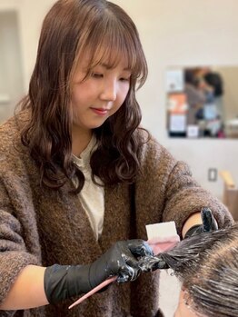 髪質改善トリートメントを髪の内部まで浸透させ艶サラに◎思わず触れたくなるようなナチュラルストレートへ