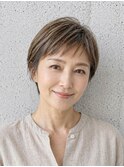 恵比寿で人気の白髪ぼかし大人ナチュラルショート-5歳見え