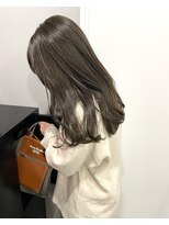 カミエ(kamie)&nbsp;大人透明感なグレージュセミロングスタイル