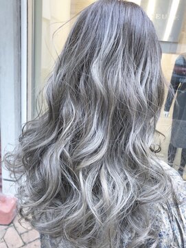 シャンプーボーイ セントラル 博多(SHAMPOO BOY central) ホワイトブロンド