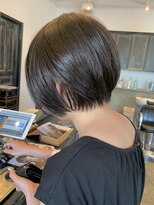 ニーナ(NINA) ショートスタイルにグレージュカラー