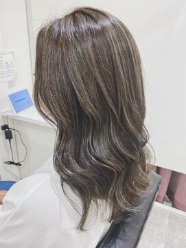 チェレ ロッソ 金剛店(Chere rosso) グレージュカラー×ハイライト×ヨシンモリ