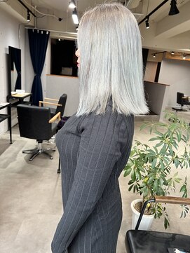 ノイ(NEU) 【NEU×石田】ホワイトシルバーカラー♪