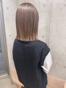 エウペ 渋谷(WEUPE) 斜めバング/グレージュカラー/デザインカラー/シルキーベージュ