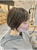 ショートボブ×白髪活かしハイライト