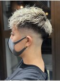 メンズショート、バレイヤージュフェードカット、スペインカール