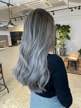 メリー オオサカ(Merly Osaka) smoky gray balayage