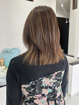 エミュ(emu.) 白髪ぼかしハイライト