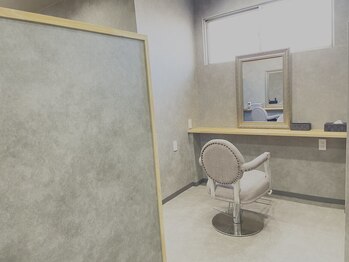 インスヘアー 明石(INCE HAIR)の写真/【全席半個室×1席に1台タブレット付き】日常から離れた自分だけの癒し空間をお過ごしください_
