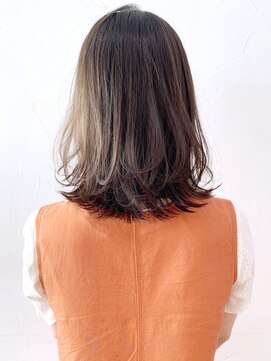 アイティーバイアルバム 八王子店(IT by ALBUM) ミントアッシュ_アースカラーくびれヘアツートンカラー_ba300191