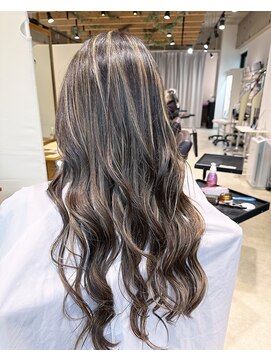 トゥルース 獨協大学前店(Hair&Make TRUTH) グレージュハイライト
