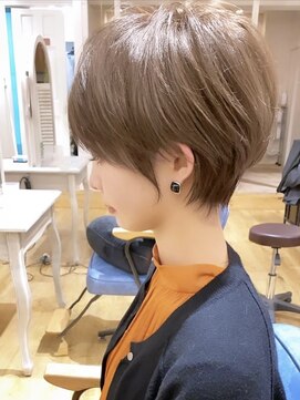 ミィ 浦和(mee) 【mee.】くびれショート  厚めバング　小顔　カカオベージュ