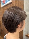 丸みが女性らしい、コンパクトなショートボブ