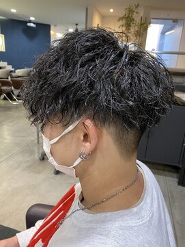 ヨルプラスディ(yoru+D) ツーブロックマッシュ×ツイスパ