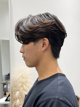 カルム(kalm) 毛流れセンターパートニュアンスパーマカルマヘアメンズ パーマ