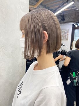キラ 静岡(KILLA) ダブルカラー/ミルクティーグレージュ/ショートボブ