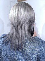 ブレイズヘアー(BLAZEhair)&nbsp;【立体感デザイン】ホワイト×ブラックローライト×ブリーチ３回