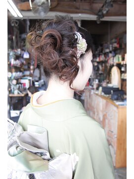 オーバーキャプテンネイキッド(OVER CAPTAIN NAKED) 結婚式♪編みこみモードモダンサイドアップ