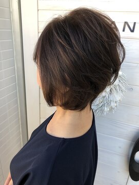 オーシャン(Ocean) [OCEAN Hair&Life]ミセスにオススメ☆ショートリバースボブ☆