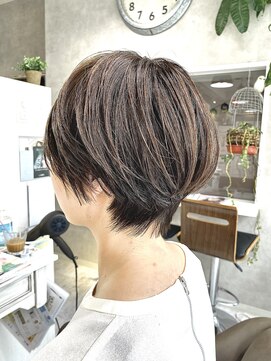 ハナビ(hanabi) 髪質改善 前下がりショート ベージュブラウン