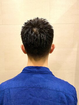 グレイスフル バーバープラチナム 六本木店(Graceful Barber platinum) サイドグラデーションモヒカンショート