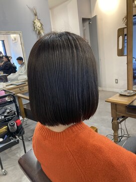 レイリー(LAiLy) 黒髪可愛い パッツンボブ