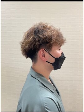 美容室 メザミー MESAMIES メンズ 刈り上げ無造作スパイラルパーマ ブラウン