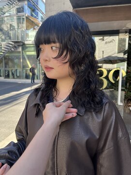 アクアオモテサンドウ(ACQUA omotesando) △癖毛風パーマウルフパーマレイヤーパーマブルーブラック