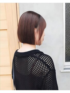 ピーロ(piilo) 夏も涼しく！ぱつっと切りっぱなしのミニボブ◯