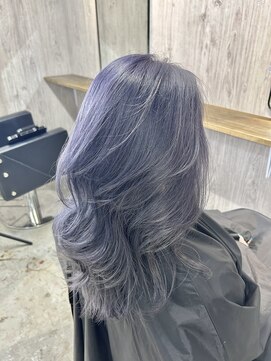 ジゼル 中津大分(GiseL) ラベンダーグレー　ハイトーンブリーチカラーレイヤーカット