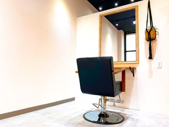 フリーランスシェアサロン ハウオリ(FREELANCE SHARESALON hau'oli)の写真/【半個室】なりたいを叶えてくれるstylistに出会える!「自由になれる空間」で周りを気にせずリラックス…♪